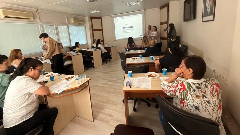 KADIN MUHTARLARLA KADIN VE ÜREME SAĞLIĞI TOPLANTISI